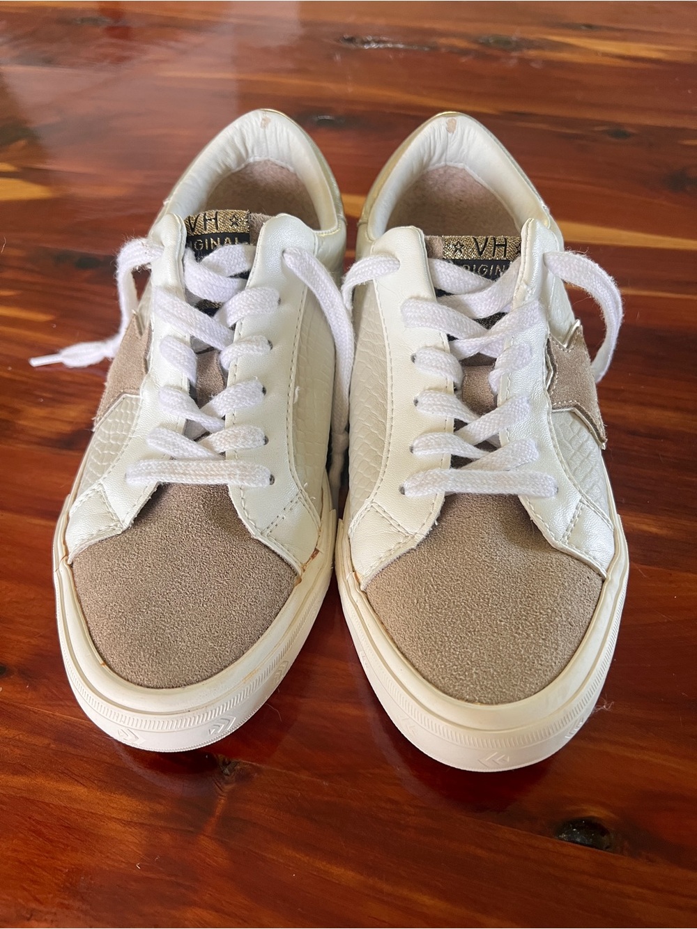Vintage Havana Women's Low-Top Sneakers in White and Tan